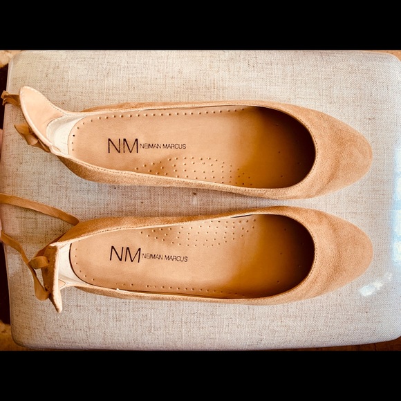 Neiman Marcus! Like new tan suede flats! - Picture 2 of 5